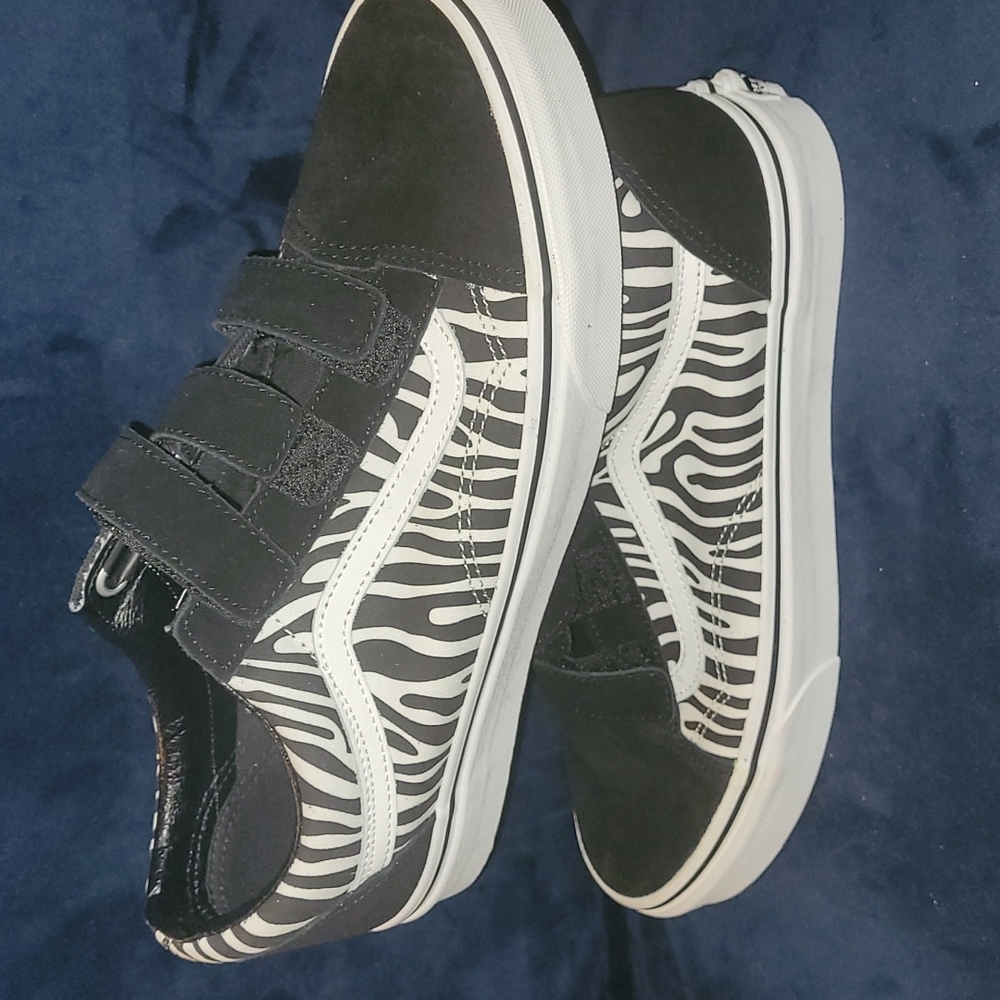 New Vans Classic Old Skool V size 10.5mn equals 12 wm and 8mn equals 9.5 mn - Picture 8 of 9